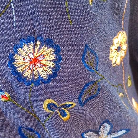 T & Company Ladies Bomber Style Denim Jacket w/ Embroidery Size: XL - Picture 5 of 8